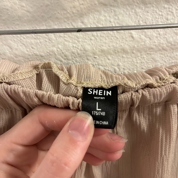 SHEIN High Waist Tan Shorts with Relaxed Fit - Picture 3 of 3